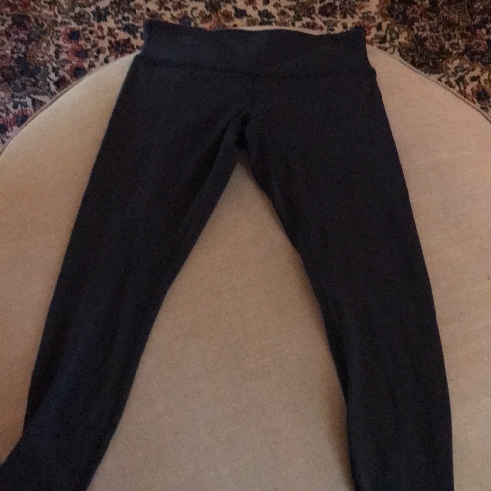 Black Lululemon Wonder Under Legging